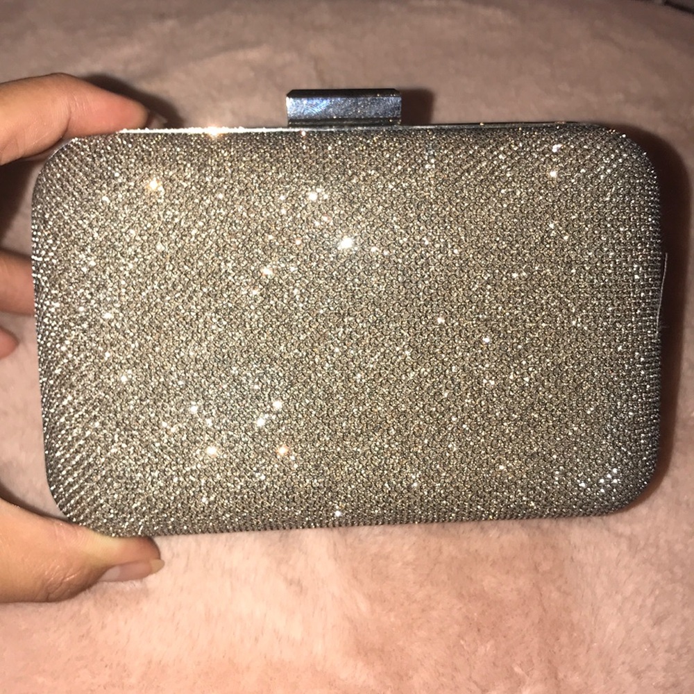 SMALL CLUTCH FOR FORMAL NIGHT